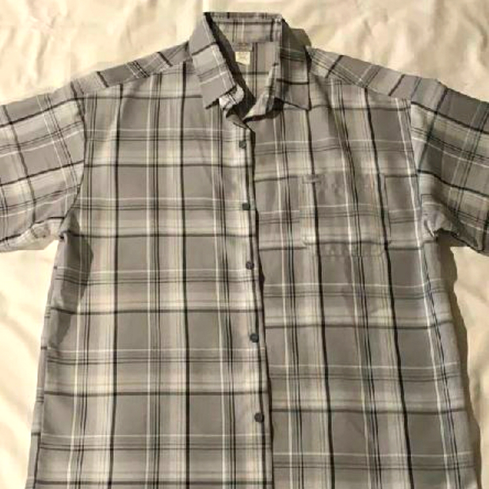 Men's casual grey and white short sleeve shirt